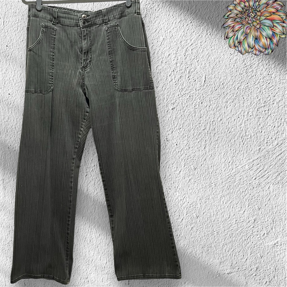 FADED GLORY  jeans wide leg olive color, 2 button and zip closure